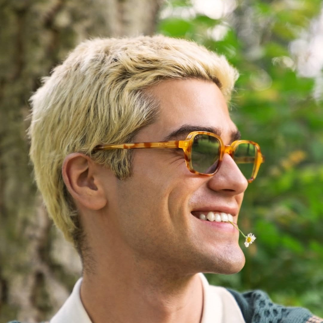 Women's fashionable sunglasses in a unique, contemporary design Bowlift