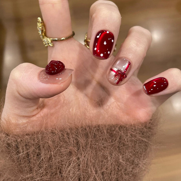 Artificial nails with festive gift design Bowlift