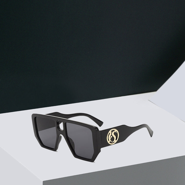 Women’s square sunglasses with striking pattern and golden accents Bowlift
