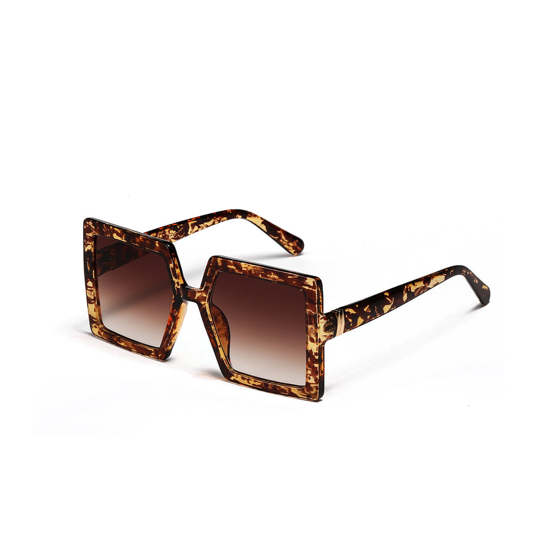 Ladies geometric sunglasses with modern, wide frame Bowlift