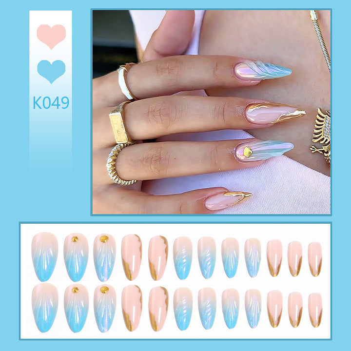 Artificial nails with elegant gradient and golden accents Bowlift