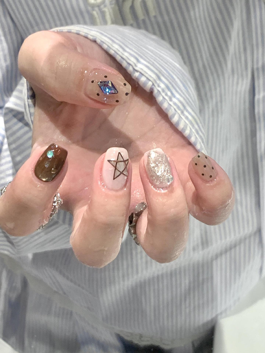 Artificial Nail Set with Creative Geometric and Sparkling Accents Bowlift