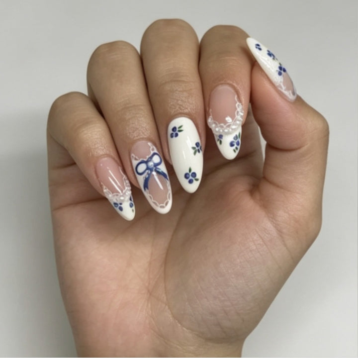 Artificial Nails in Romantic Flower Design Bowlift