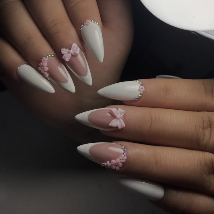 Glamorous Stiletto Nail Art Design Bowlift