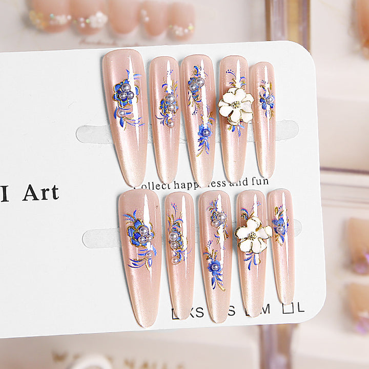 Nail art set with floral 3D applications and elegant shine Bowlift