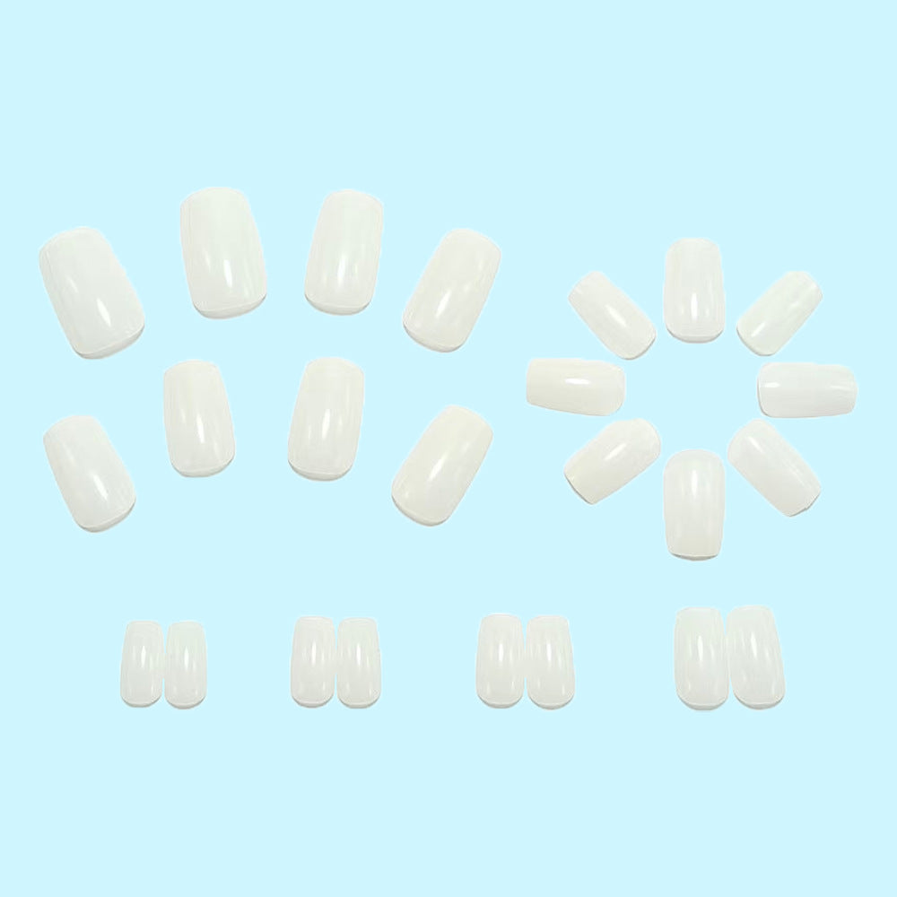 High-Quality Artificial Nails in Elegant French Style Bowlift