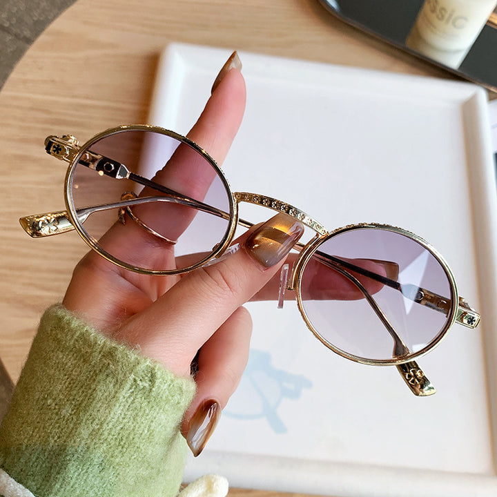 Ladies Elegant Sunglasses with Delicate Details Bowlift