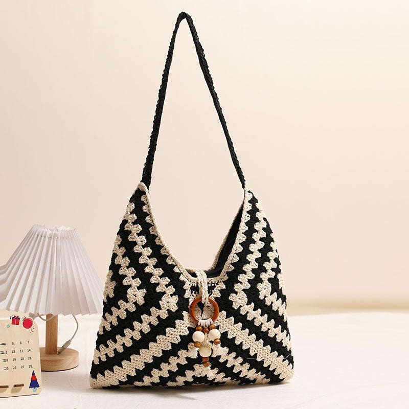 Handmade macrame shoulder bag with playful pendant Bowlift