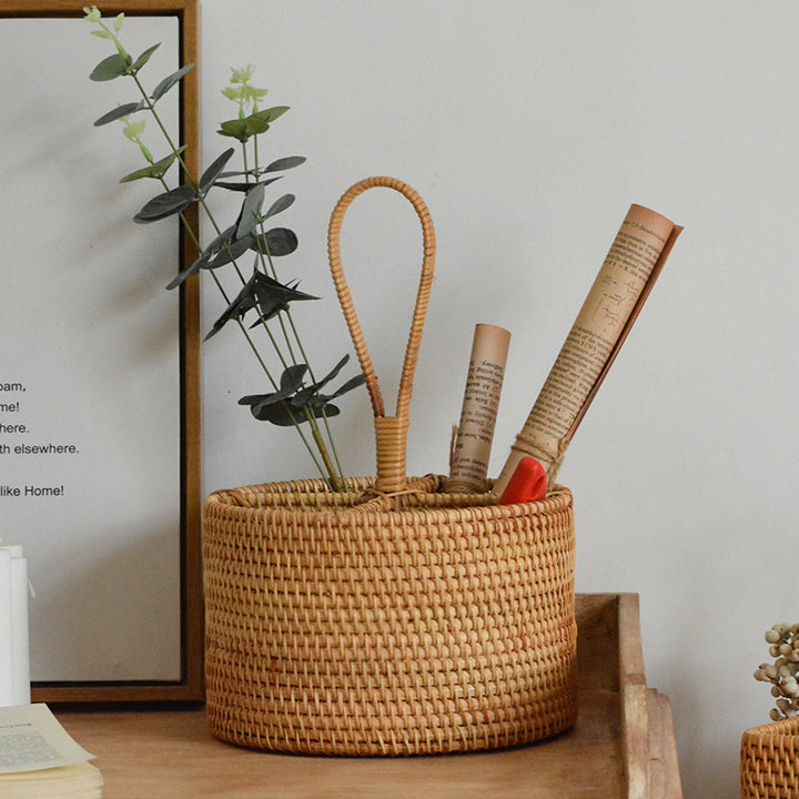 Women's round storage basket made of woven natural material Bowlift