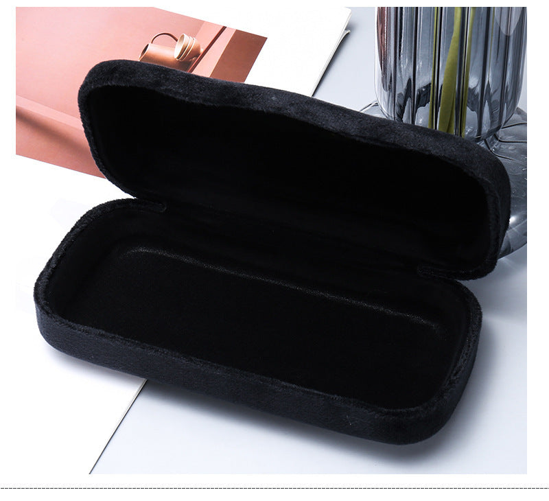 Sunglasses case made of velvet Bowlift