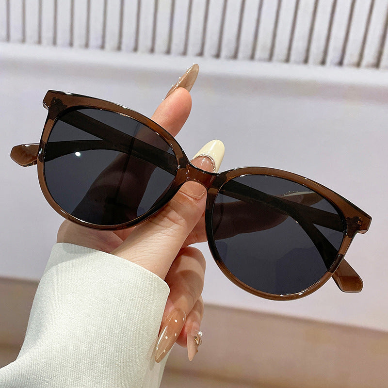 Ladies fashionable sunglasses in modern rectangular style Bowlift