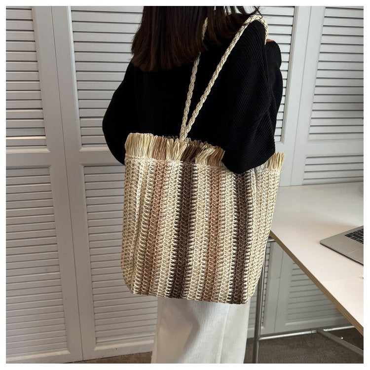 Handbag Made of Braided Natural Material Bowlift