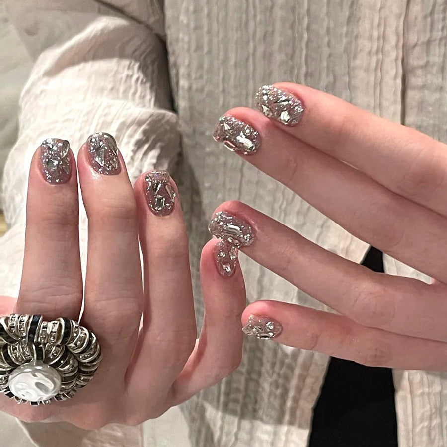 Artificial nail art with glamorous glitter accents Bowlift
