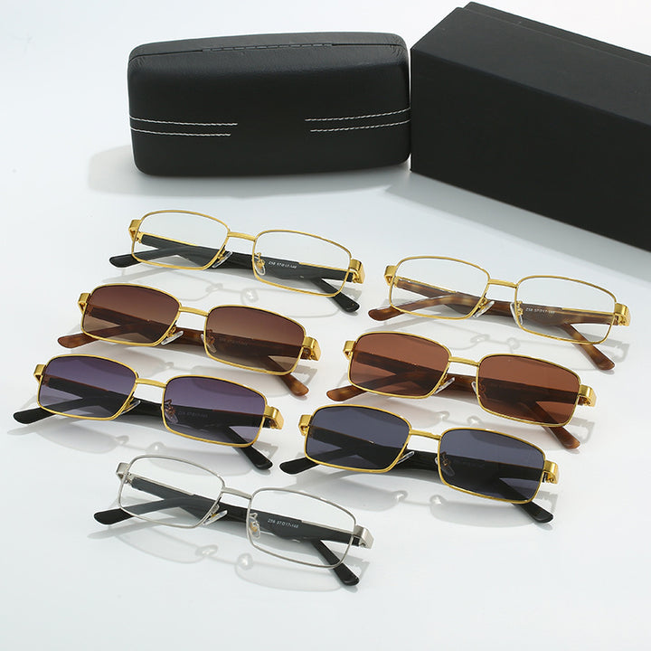 Women's corrective glasses with elegant gold-colored frame and stylish design Bowlift