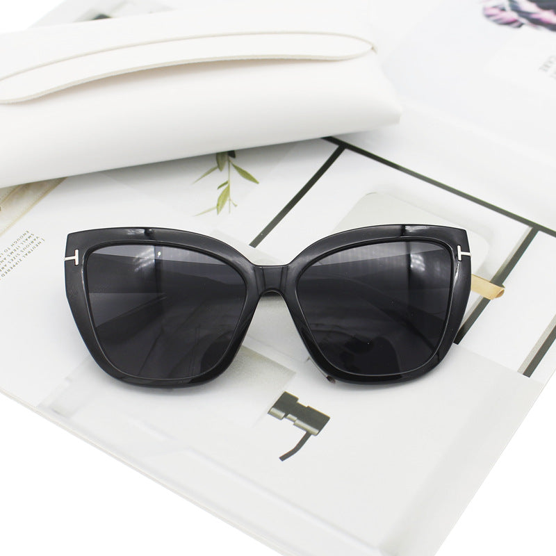 Women's Cat-Eye Sunglasses with Elegant Accents Bowlift