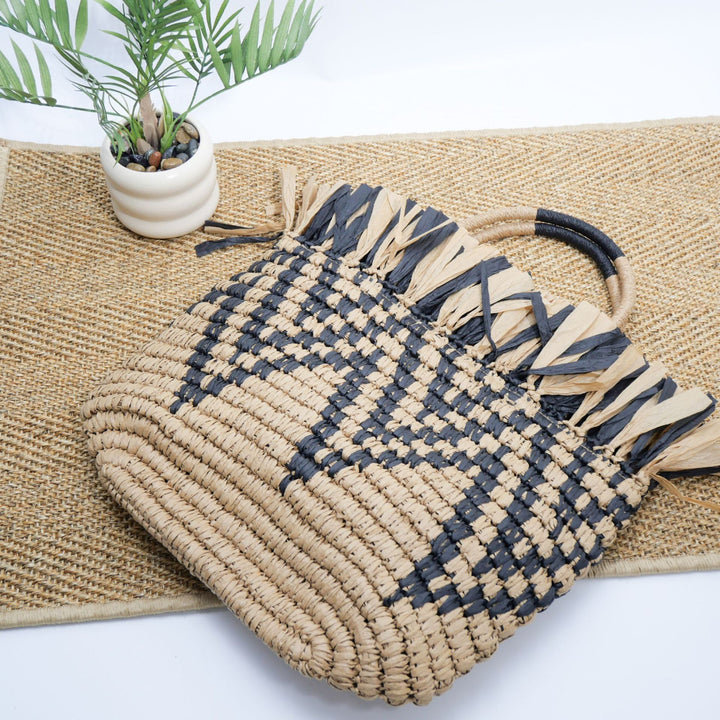 Basket bag with fringe accents Bowlift