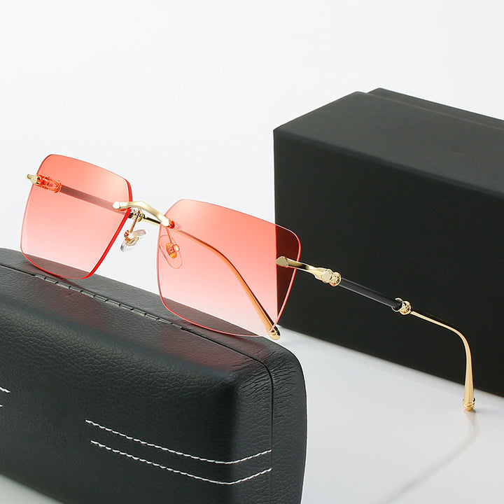 Women's fashionable sunglasses with square frame and luxurious accents Bowlift