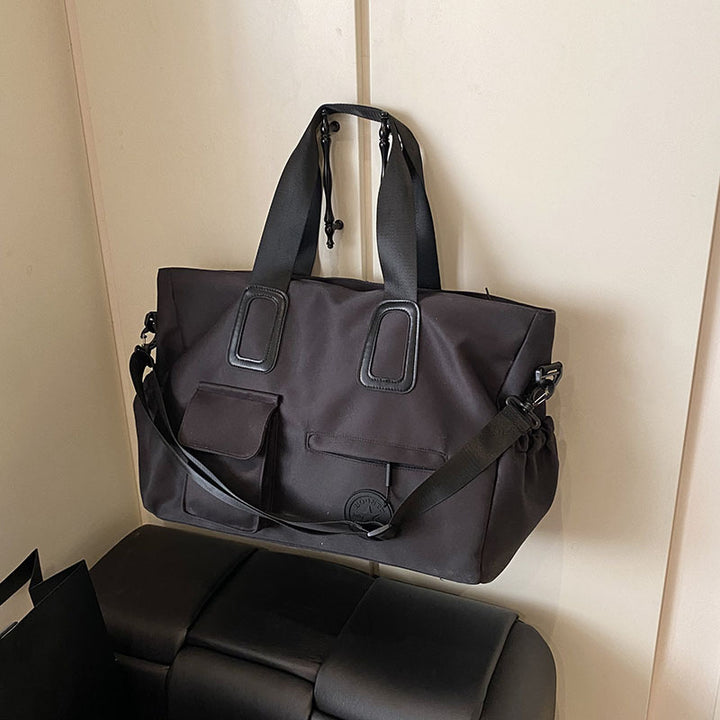 Multifunctional leisure bag with sturdy carrying handles and many compartments Bowlift