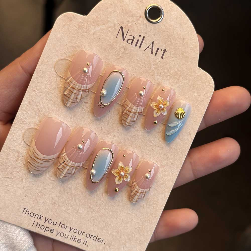 Artistic Seashell-Themed Press-On Nail Collection Bowlift