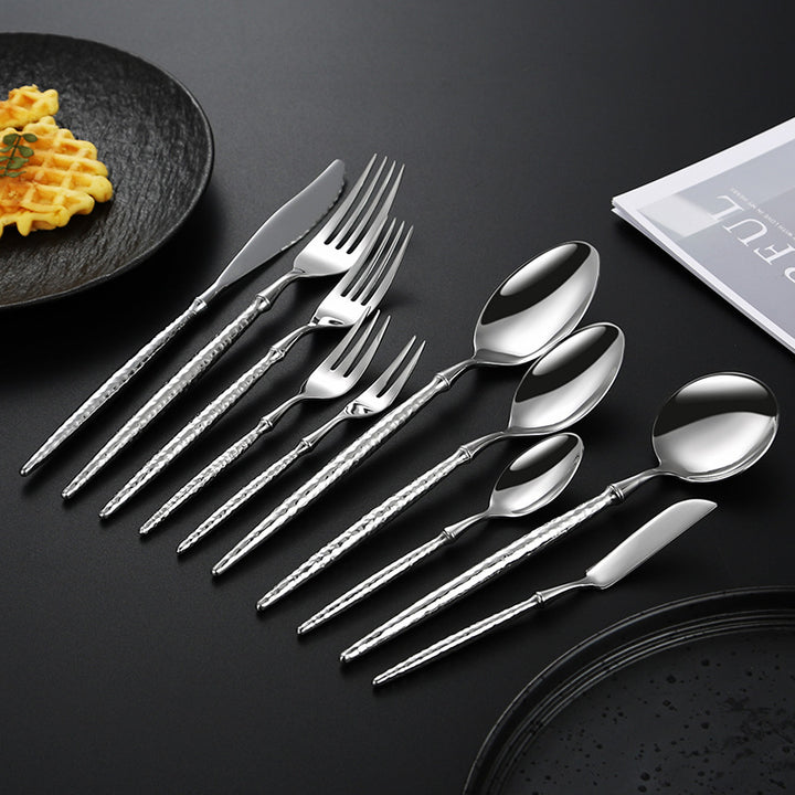Elegant soup spoon with structured handle Bowlift