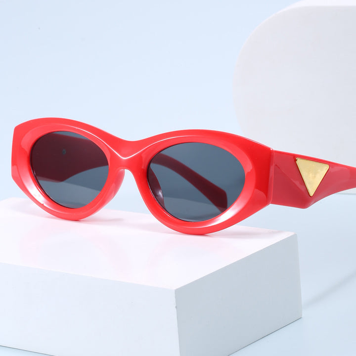 Women's sunglasses in modern retro style Bowlift
