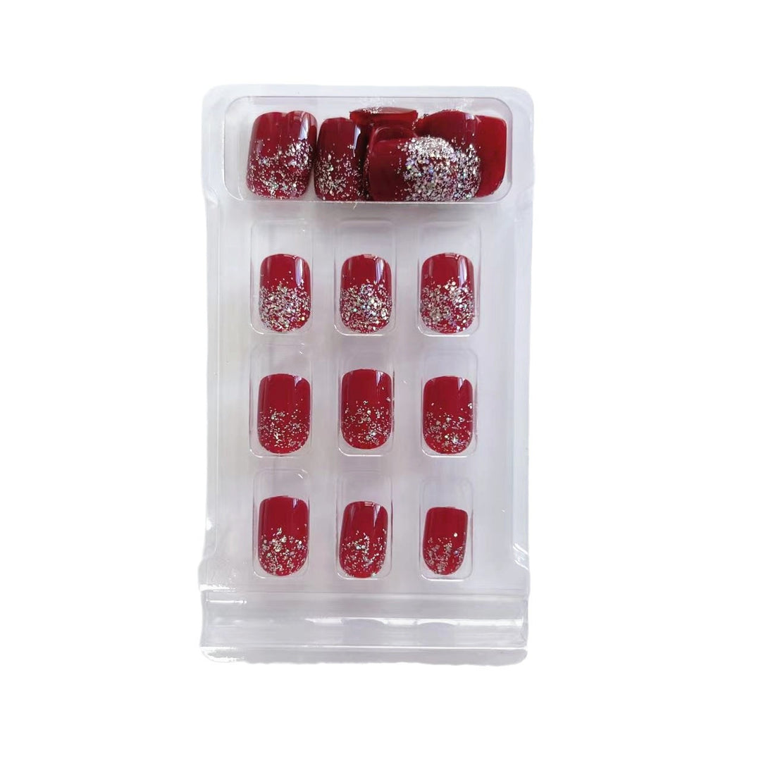 Glamorous artificial nails with glitter accents Bowlift