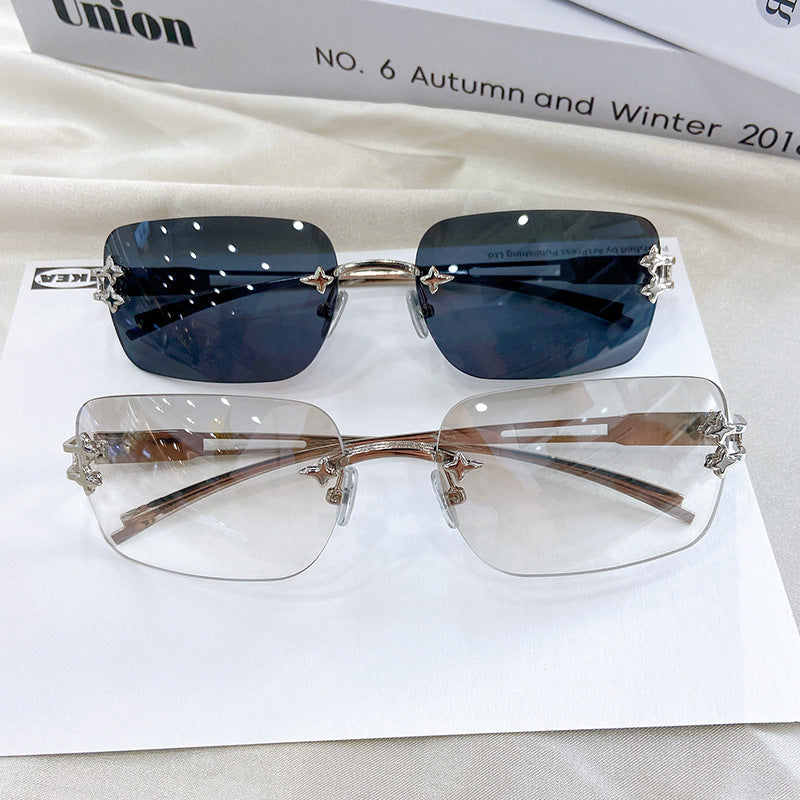 Fashionable oversized sunglasses with elegant design Bowlift