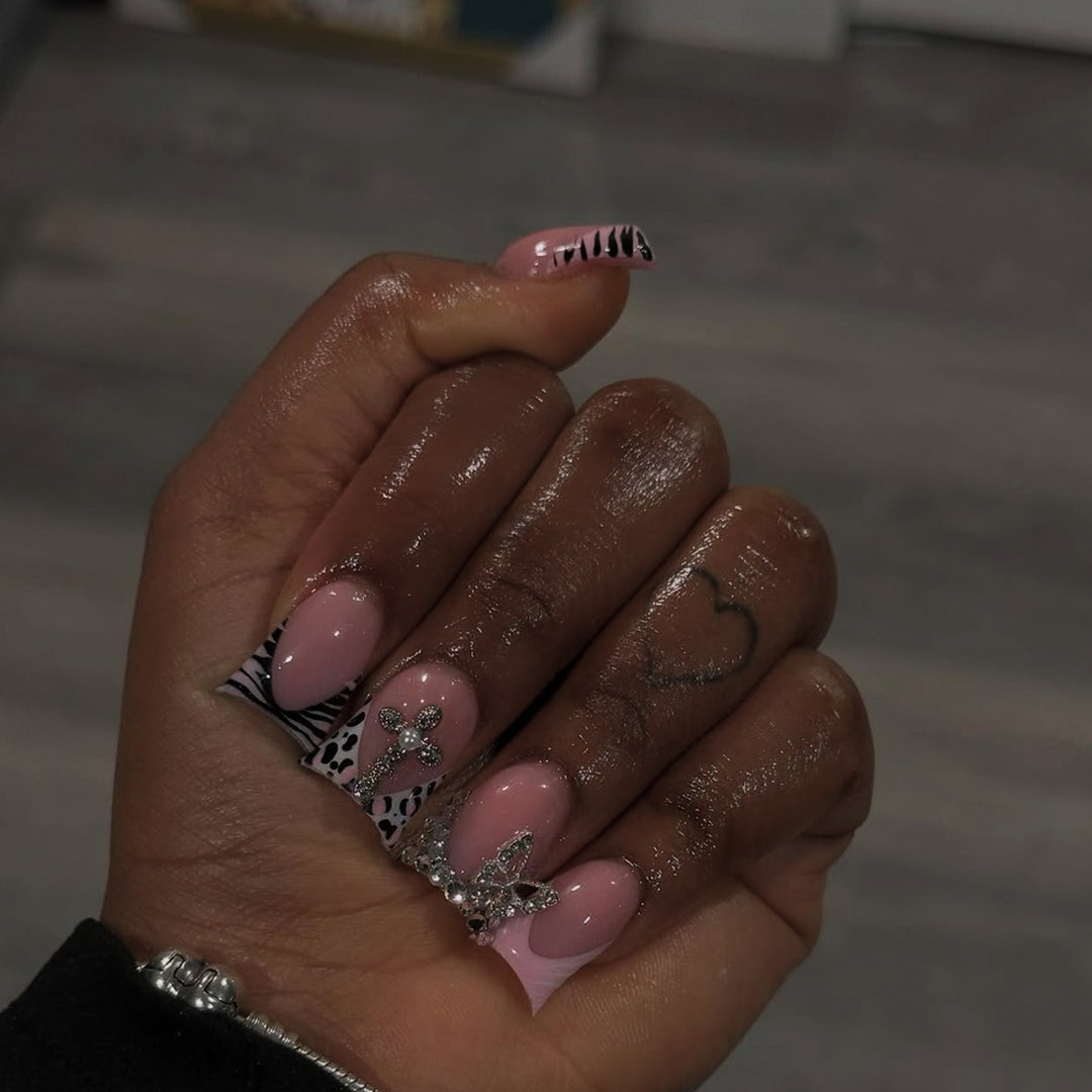 Artistic Press-On Nail Extensions Bowlift
