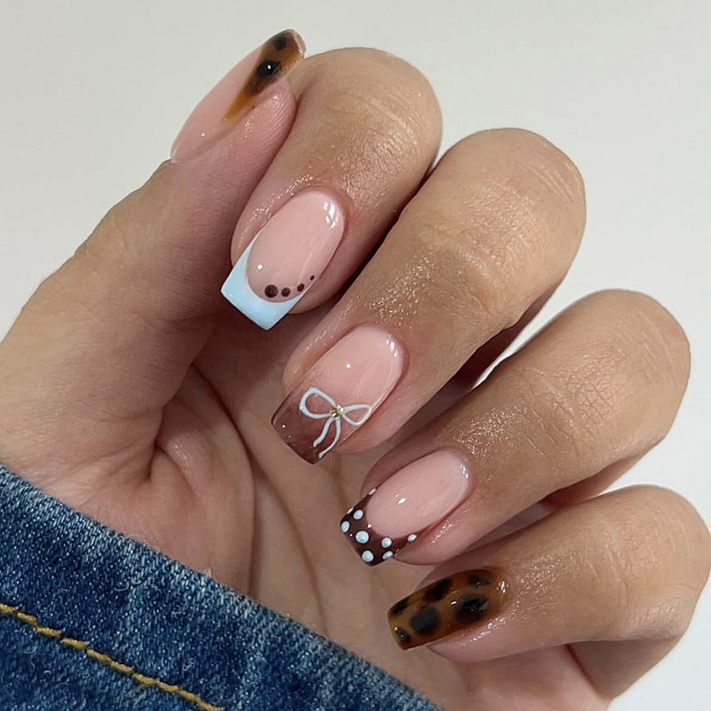 Stylish Decorative Press-On Nail Set with Trendy Patterns Bowlift