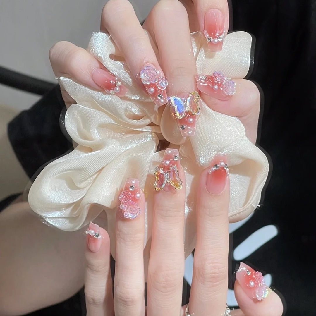 Artificial artificial nails with heart design and glitter details Bowlift