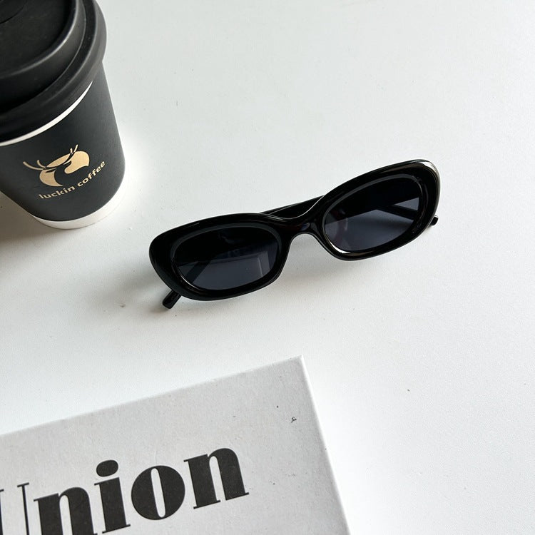 Fashionable Cat-Eye Sunglasses Bowlift