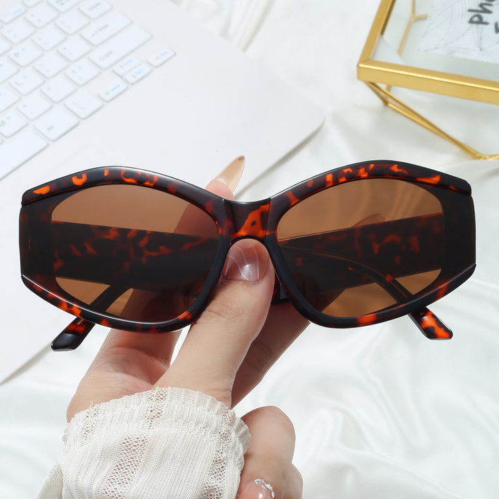 Women’s fashionable sunglasses with distinctive, futuristic design Bowlift
