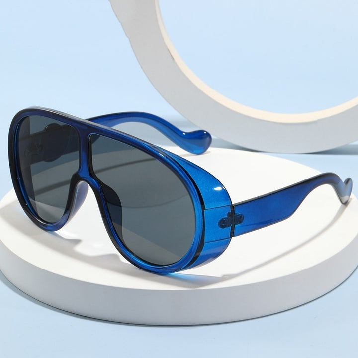 Women Sporty Oversized Sunglasses with Innovative Design Bowlift