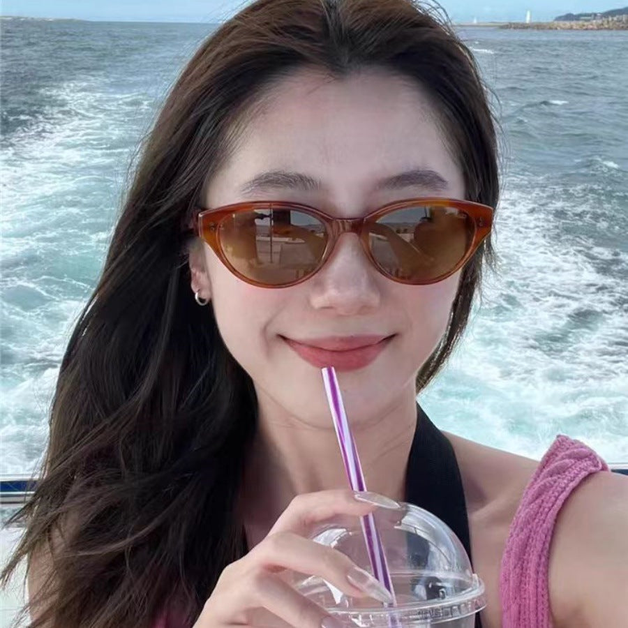 Women's stylish sunglasses in trendy retro style Bowlift