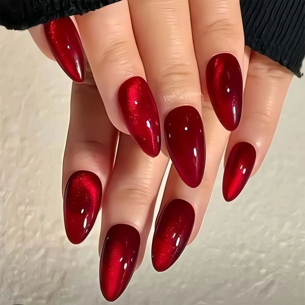 Artificial nails in glamorous high-gloss design Bowlift