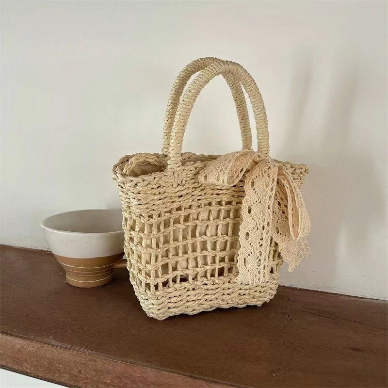 Handcrafted straw bag Bowlift