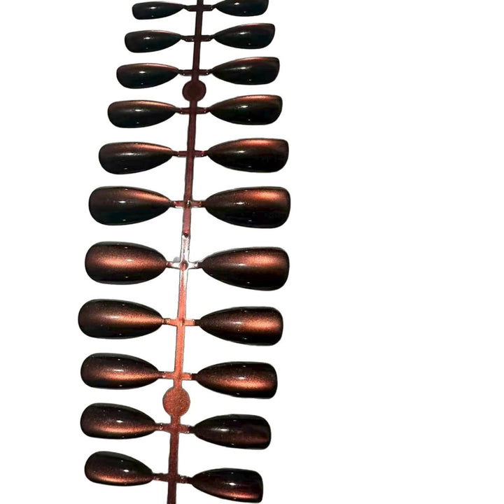 Artificial nails in modern glamour look Bowlift