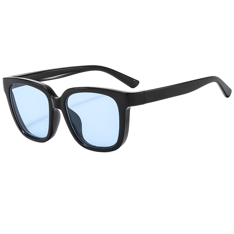 Women's sunglasses in a modern, square design with polarized lenses Bowlift