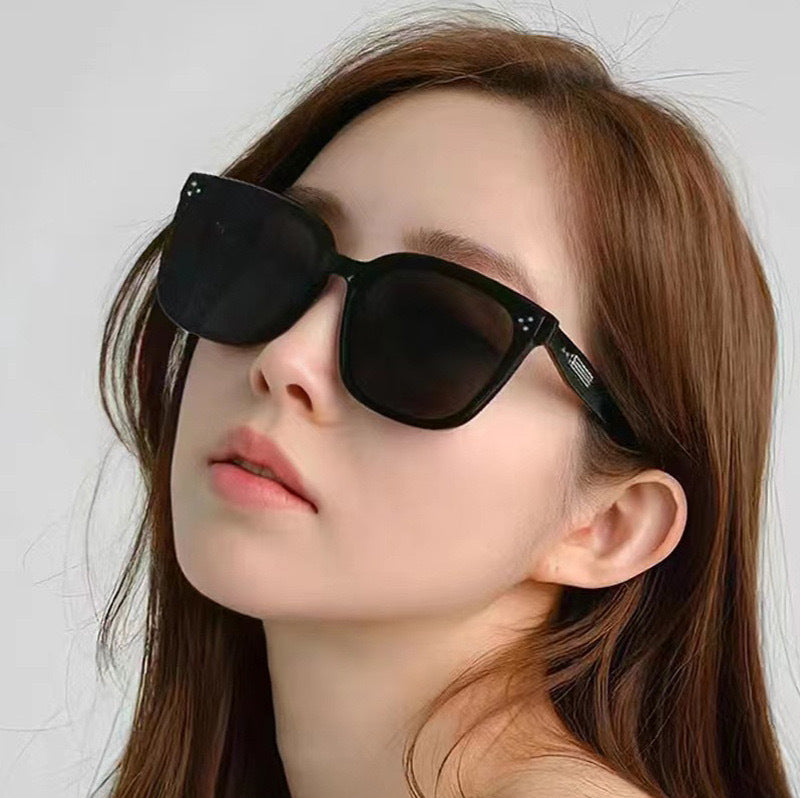 Women's fashionable oversized sunglasses in retro style Bowlift