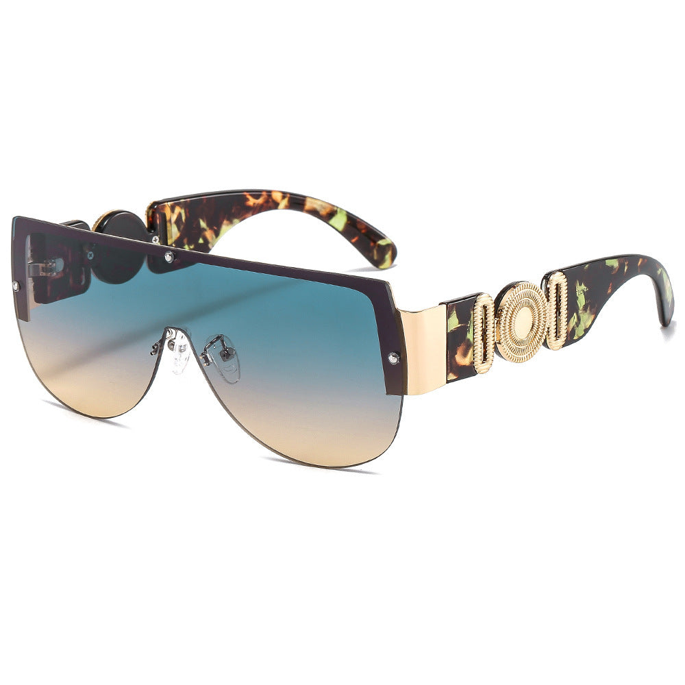 Women oversized sunglasses with luxurious gold accent Bowlift