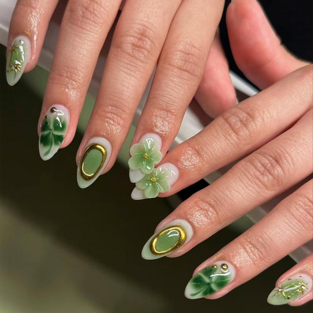Nail art with botanical designs Bowlift