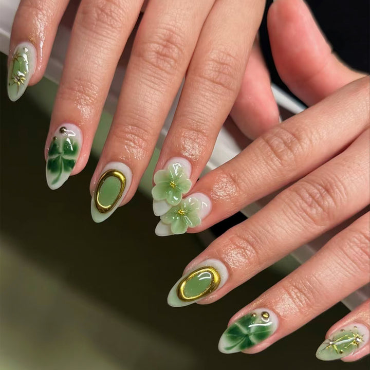 Nail art with botanical designs Bowlift