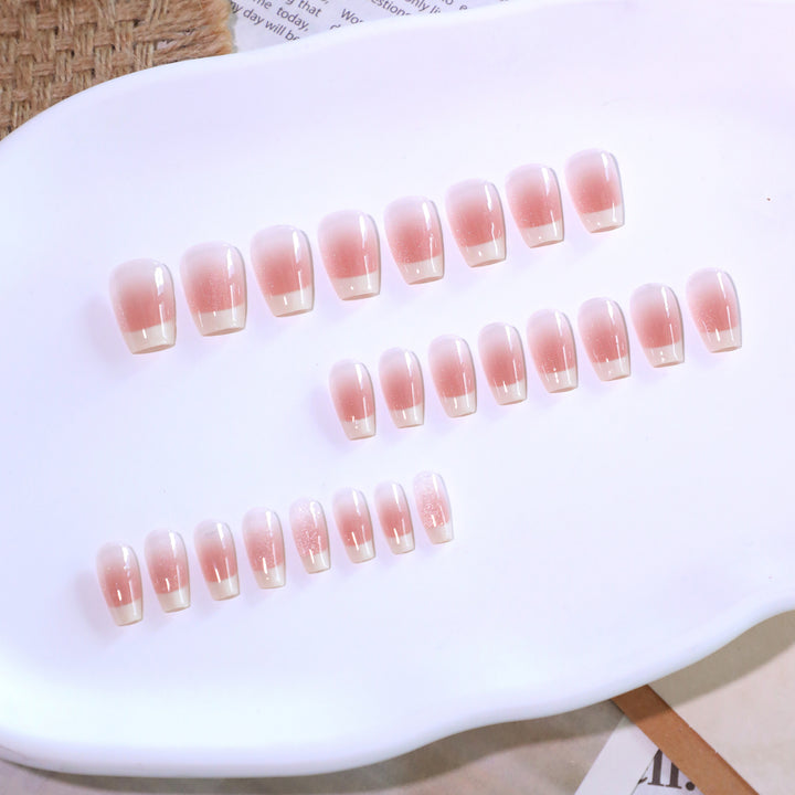 Artificial nails with elegant French tip Bowlift