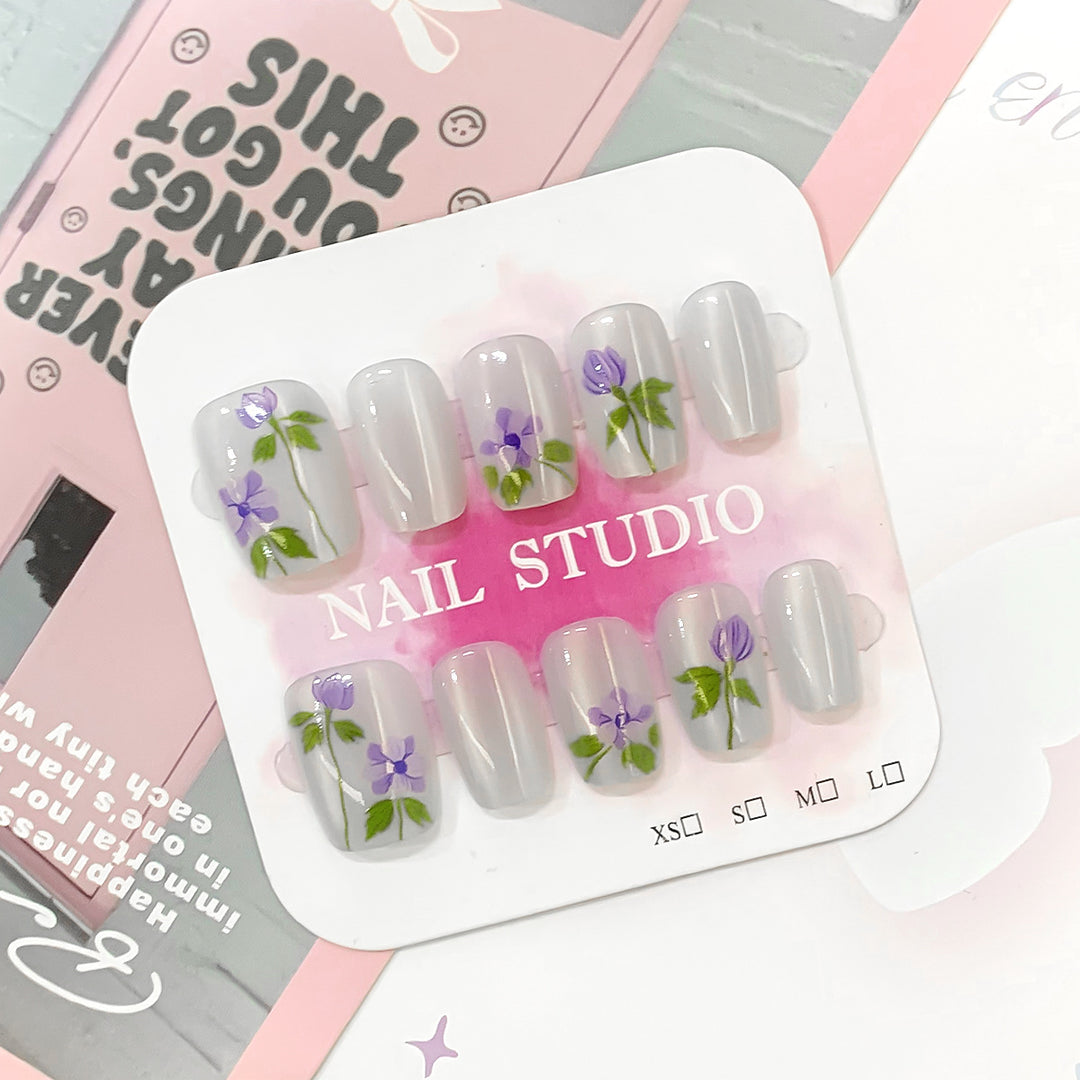 Artistic fingernails with floral accents Bowlift