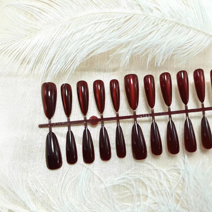 Artificial nails in elegant drop design Bowlift