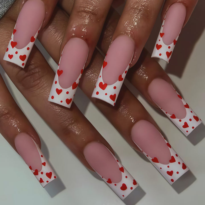 Artificial nails with heart design Bowlift