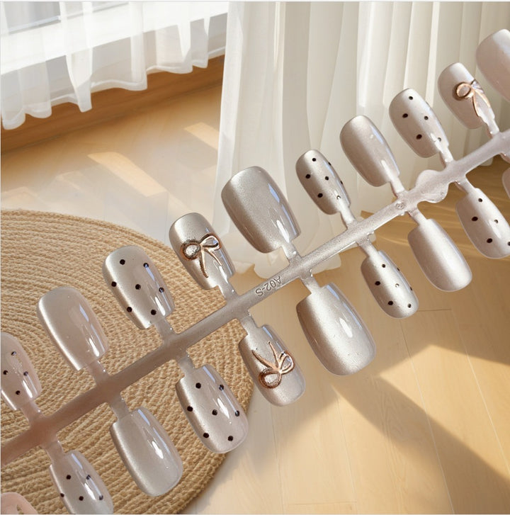 Decorative Press-On Nail Set with Bow Accents Bowlift