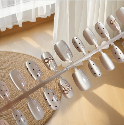 Decorative Press-On Nail Set with Bow Accents Bowlift
