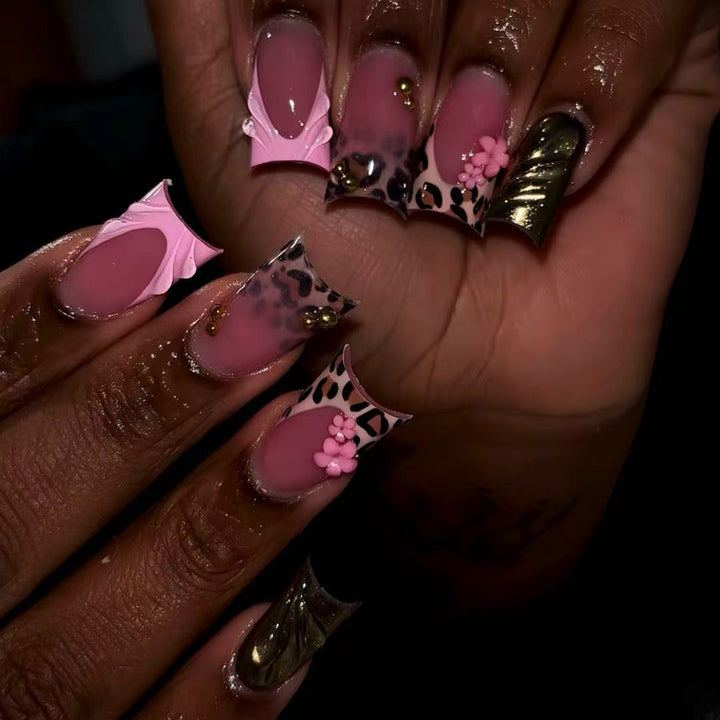 Decorative Press-On Nail Art with Floral and Leopard Accents Bowlift