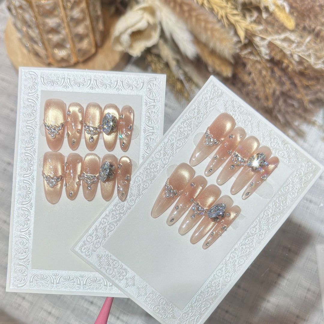 Elegant Stiletto Nail Art Set with Rhinestone and Glitter Detailing Bowlift